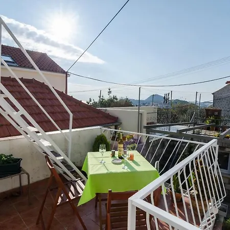 White Wave Guest house 3*
