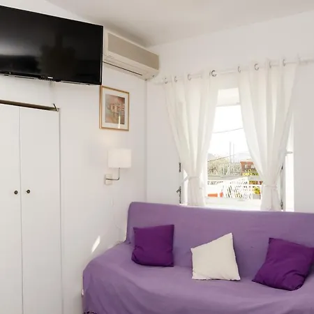 White Wave Guest house 3*